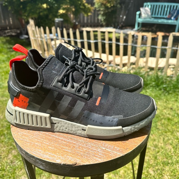 Adidas NMD R1 Size 11.5 Core Black/ Solar Red - Picture 5 of 7